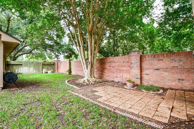 Building Photo - 535 Avery Dr