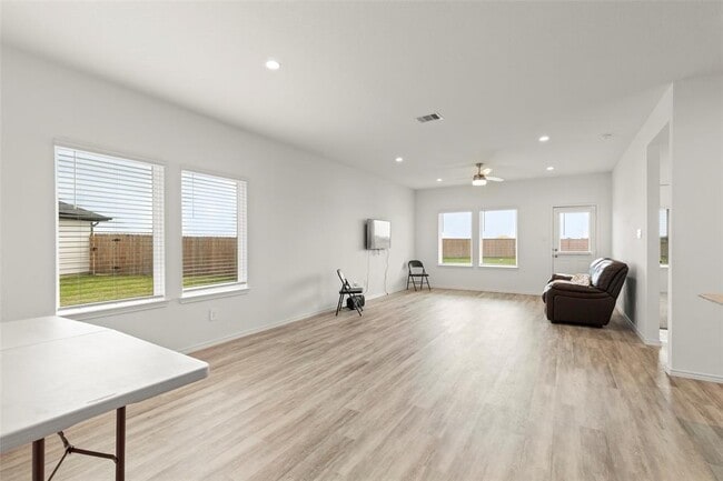 Building Photo - 31055 Brightwell Bnd