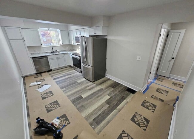 Building Photo - 3 Bed / 2 Bath Brick Home - showings start 12/3