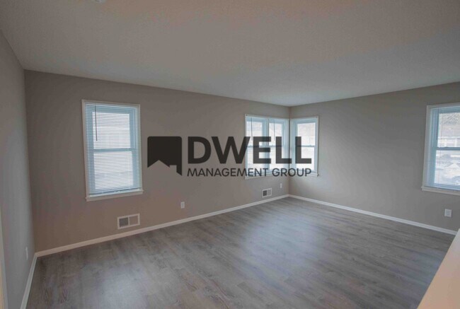 Building Photo - Single Family Home in SW Rochester with Fu...