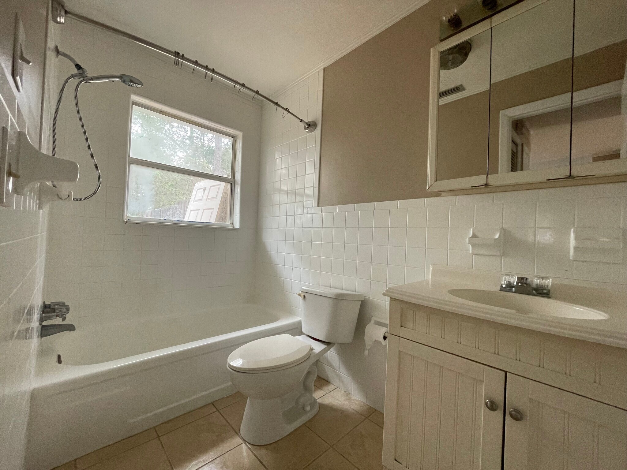 Building Photo - 1127 Jones Ave