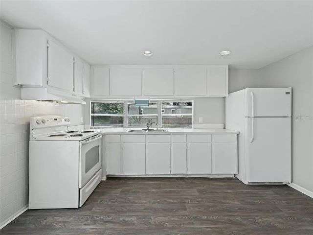 Kitchen - 6981 NE 5th St