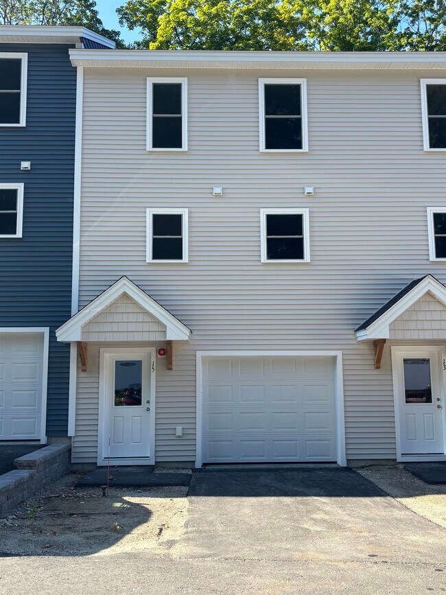 Building Photo - 15 Lucy Ln