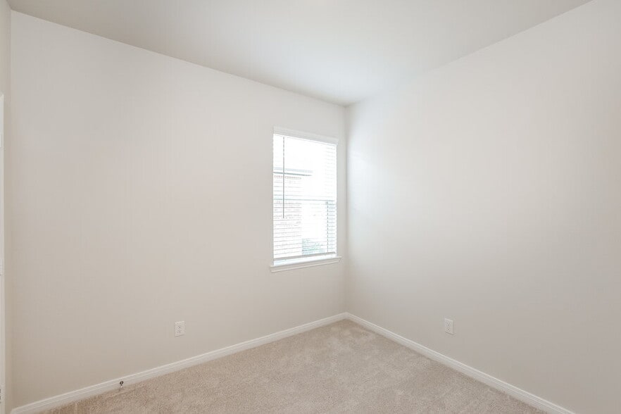 Building Photo - 428 Mustang Trot Dr