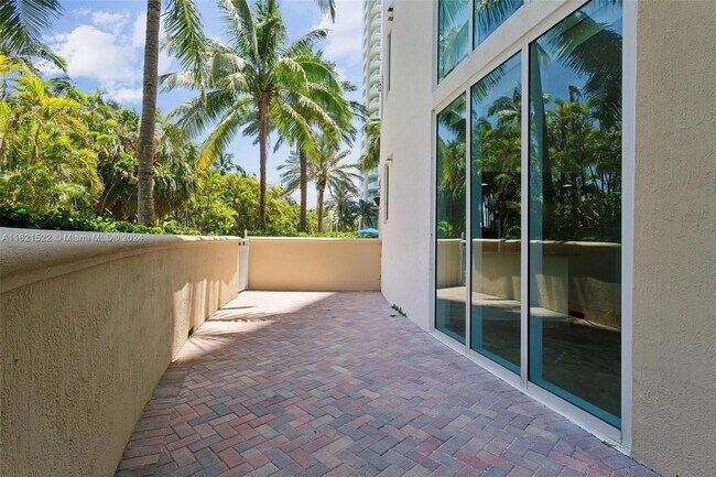Building Photo - 1745 E Hallandale Beach Blvd
