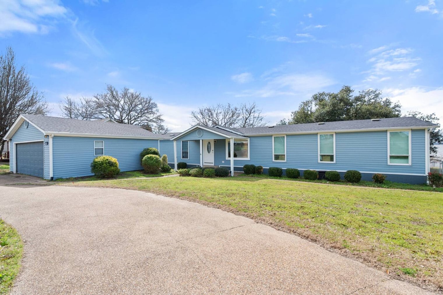 Building Photo - 10254 N Lake Cir