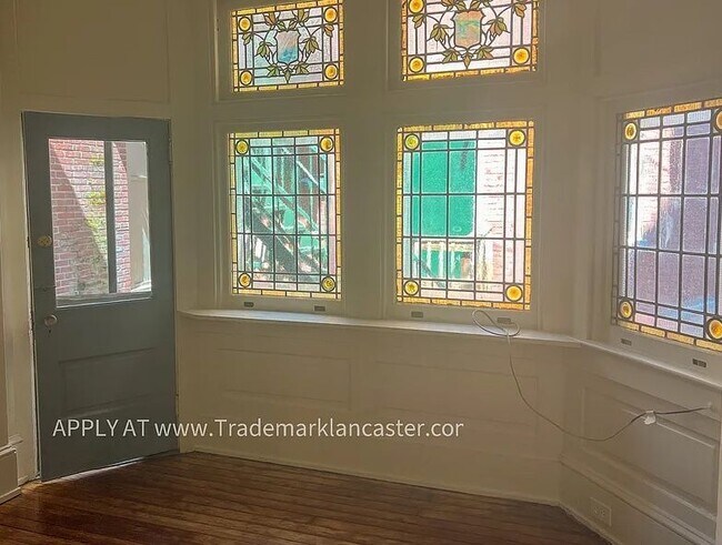 Building Photo - 132 College Ave