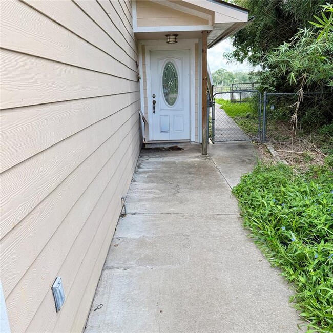 Building Photo - 6326 County Rd 659