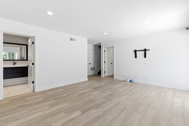 Building Photo - 4520 Park Cordero