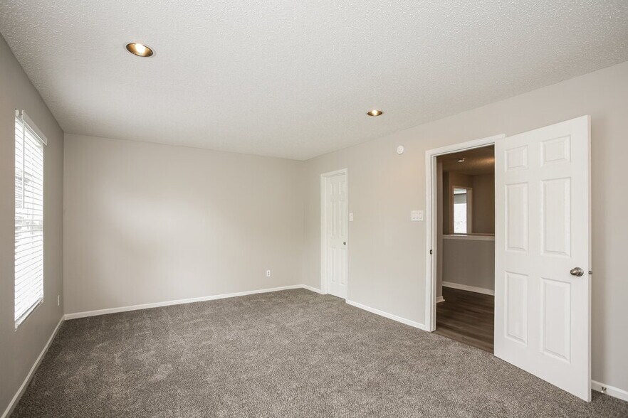 Building Photo - 9435 W Quarter Moon Dr