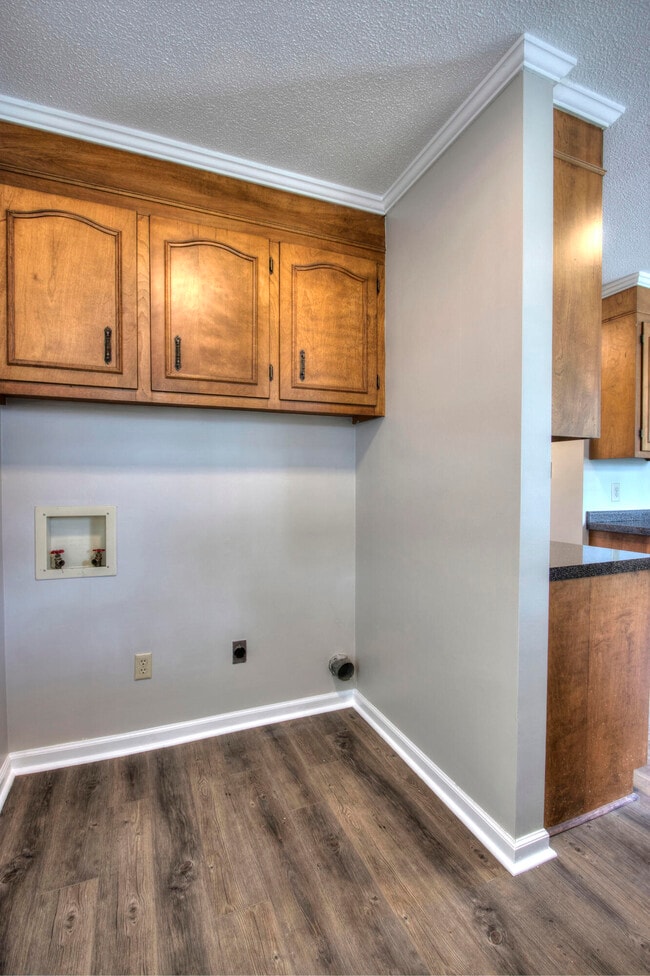 Building Photo - 407 Alice Ct