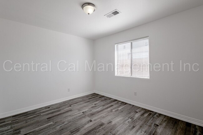 Building Photo - 130 8th St