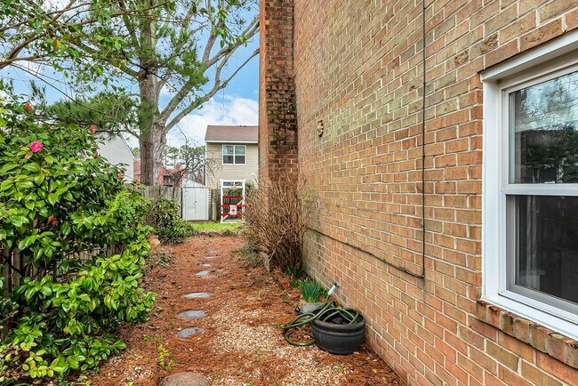 Building Photo - 945 Indian Cir