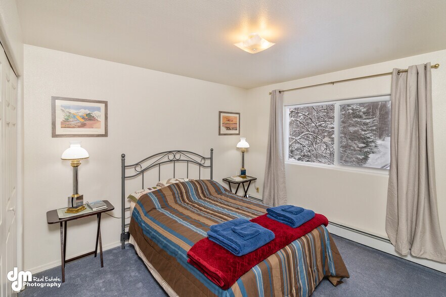 Building Photo - 2630 Klamath Dr