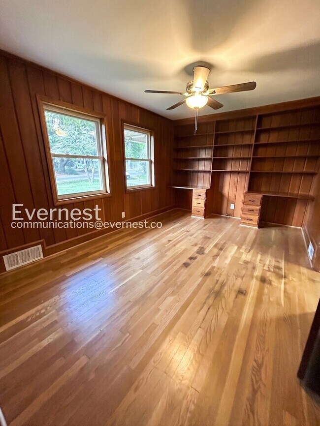 Building Photo - 112 Tabor St