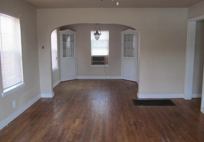 Building Photo - 1315 Sheldon St