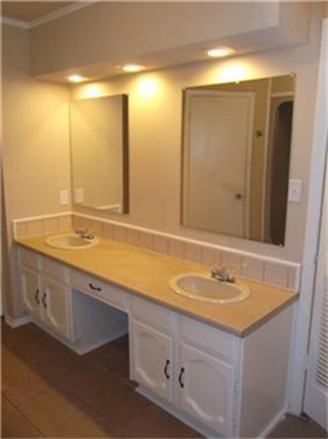 Building Photo - 22603 Millgate Dr