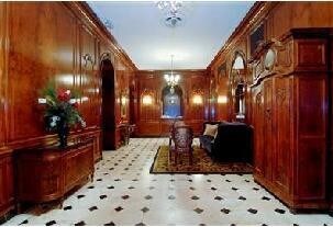 Lobby - 2000 N Lincoln Park W