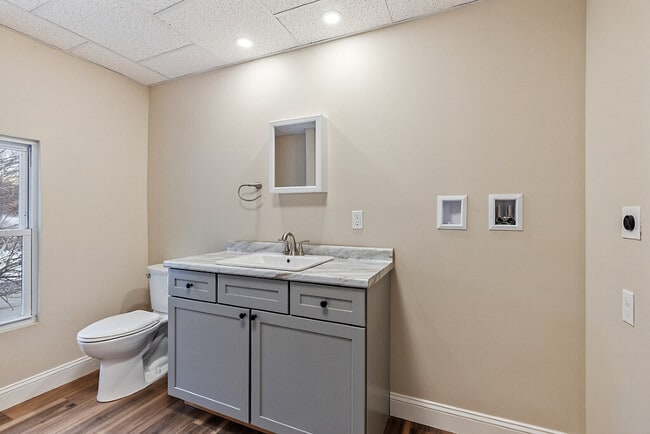 Building Photo - 392 S Main St