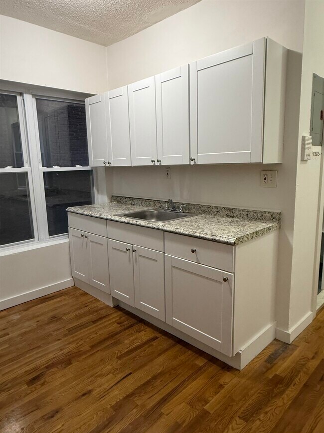 Building Photo - 44 Broadway