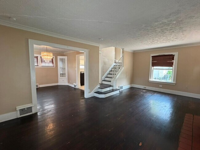Building Photo - Affordable Cleveland Heights Home - Now Available