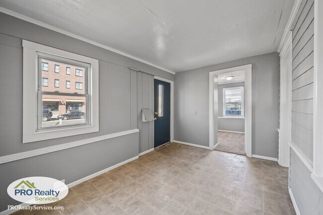 Building Photo - 3 Bedroom Home in South Minneapolis