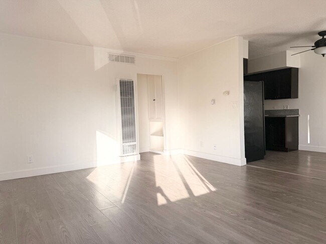 Building Photo - Bright 2 bed 1 bath in Pacific Beach