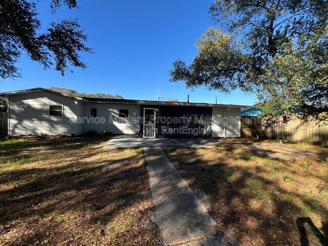 Building Photo - 303 Newcastle Dr