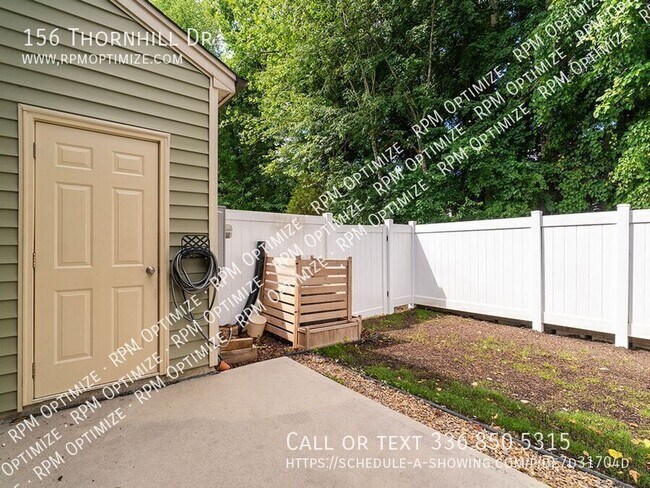 Building Photo - 156 Thornhill Dr