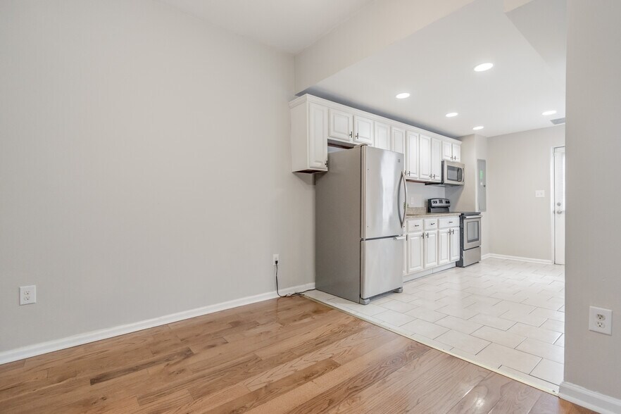 Building Photo - 1235 N Bond St