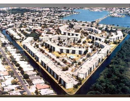 Building Photo - 115 Royal Pk Dr