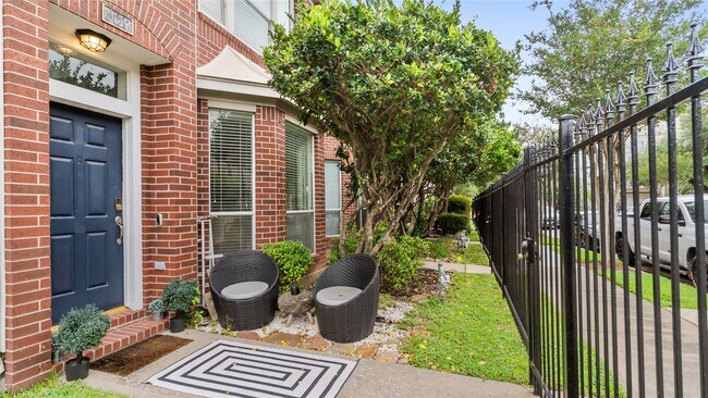 Building Photo - 1417 Anita St