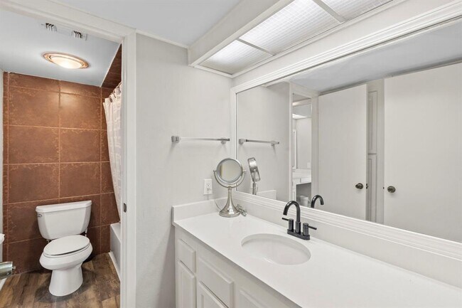 Building Photo - 13 Casa Verde St
