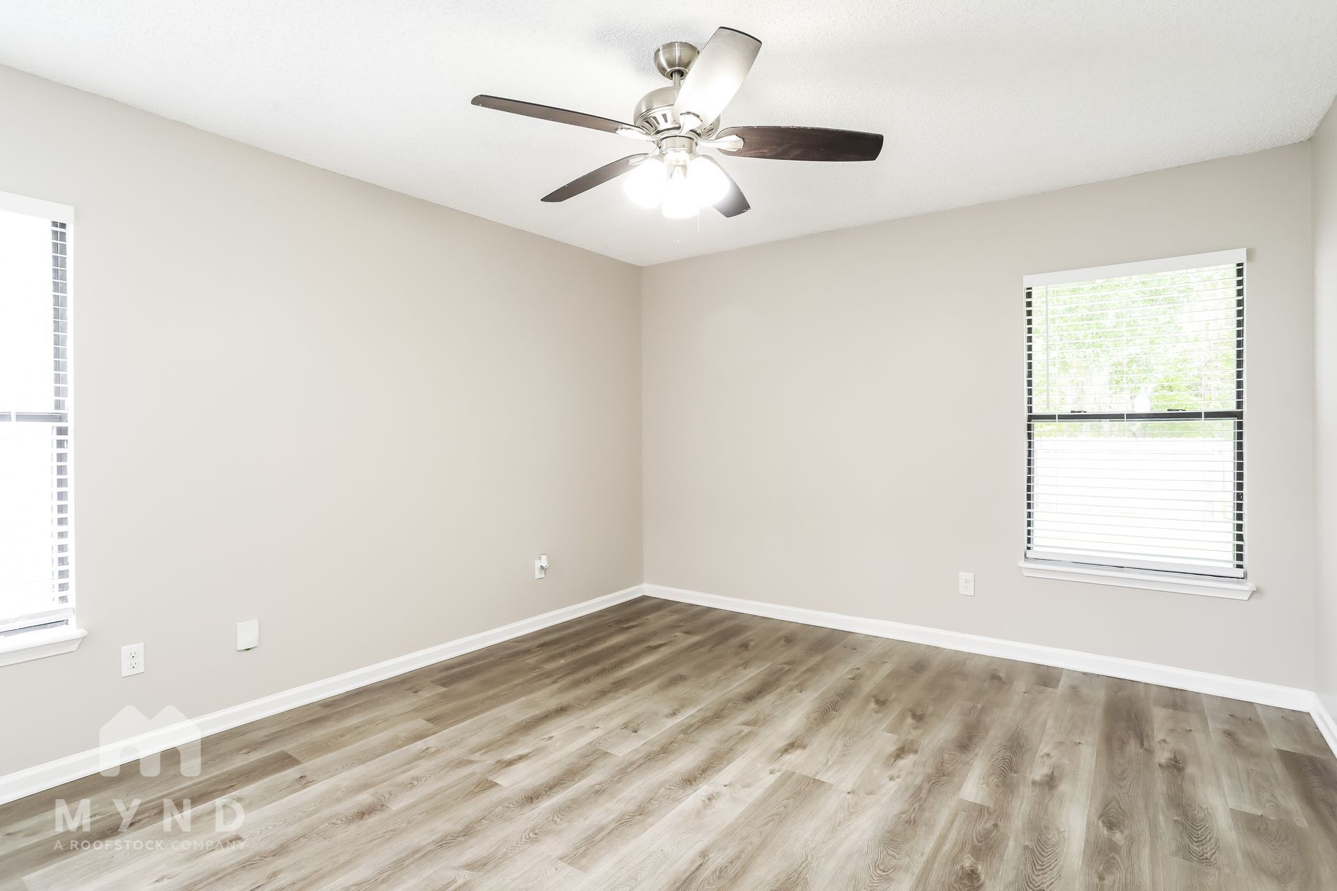 Building Photo - 398 Willow Green Dr