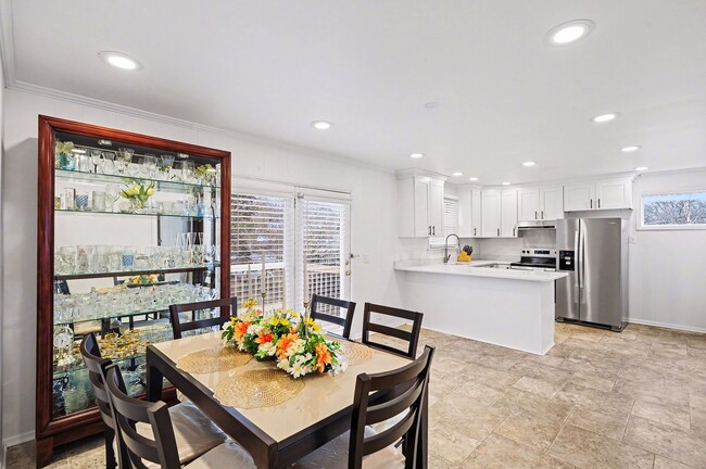 Building Photo - 3 Bedroom, 2 Bath, 2-car garage-