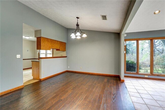 Building Photo - 1262 Bailing Dr