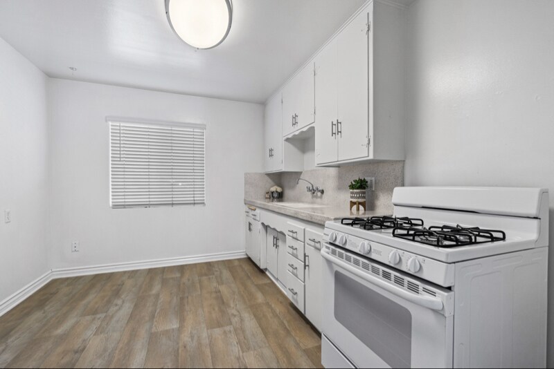 Building Photo - 330 Roosevelt St