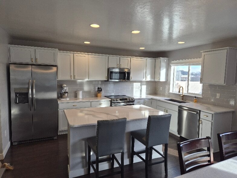 Building Photo - 714 N Ash Pine Way