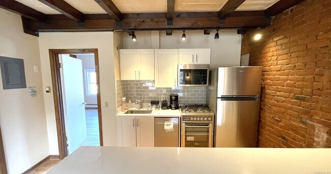 Building Photo - 32 Trumbull St