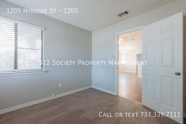 Building Photo - 1205 Hyridge St