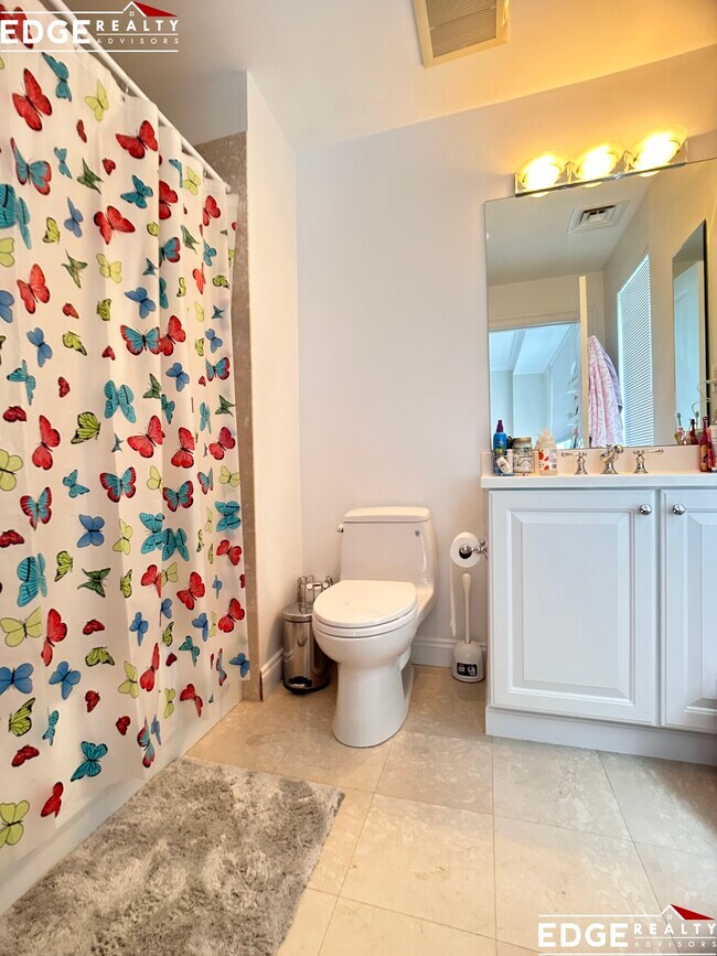 Building Photo - 1584 Beacon St