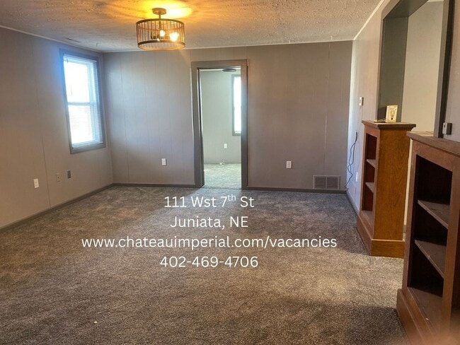 Building Photo - 2 bedroom house