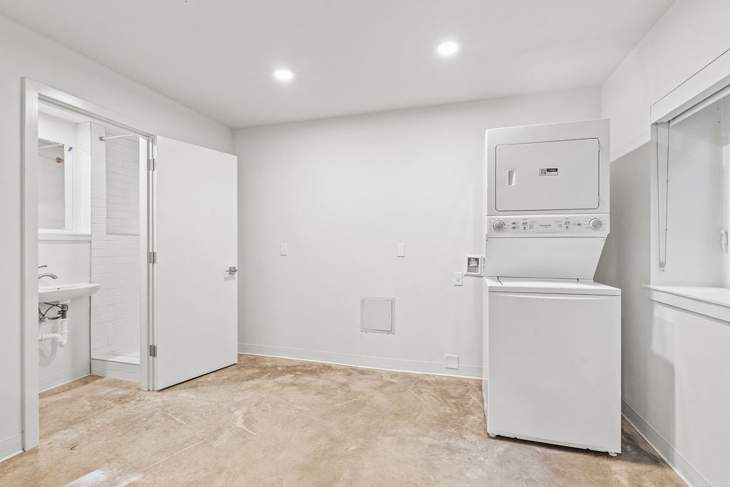 Basement (Unit 4) - 2175 SE Stark St