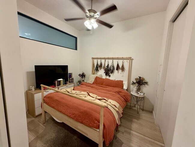 Building Photo - 800 Embassy Dr