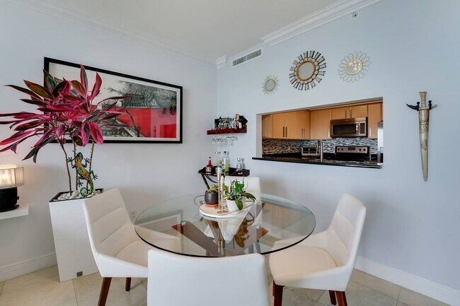 Building Photo - 2475 Brickell Ave