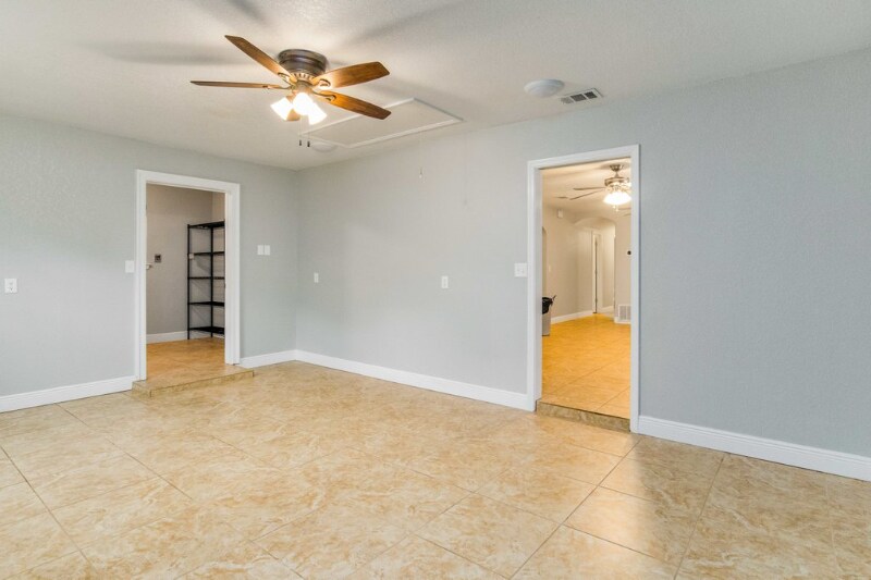 Building Photo - 4998 Carlyn Dr