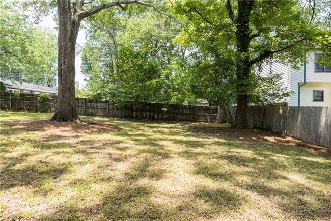 Building Photo - 3026 Brook Dr