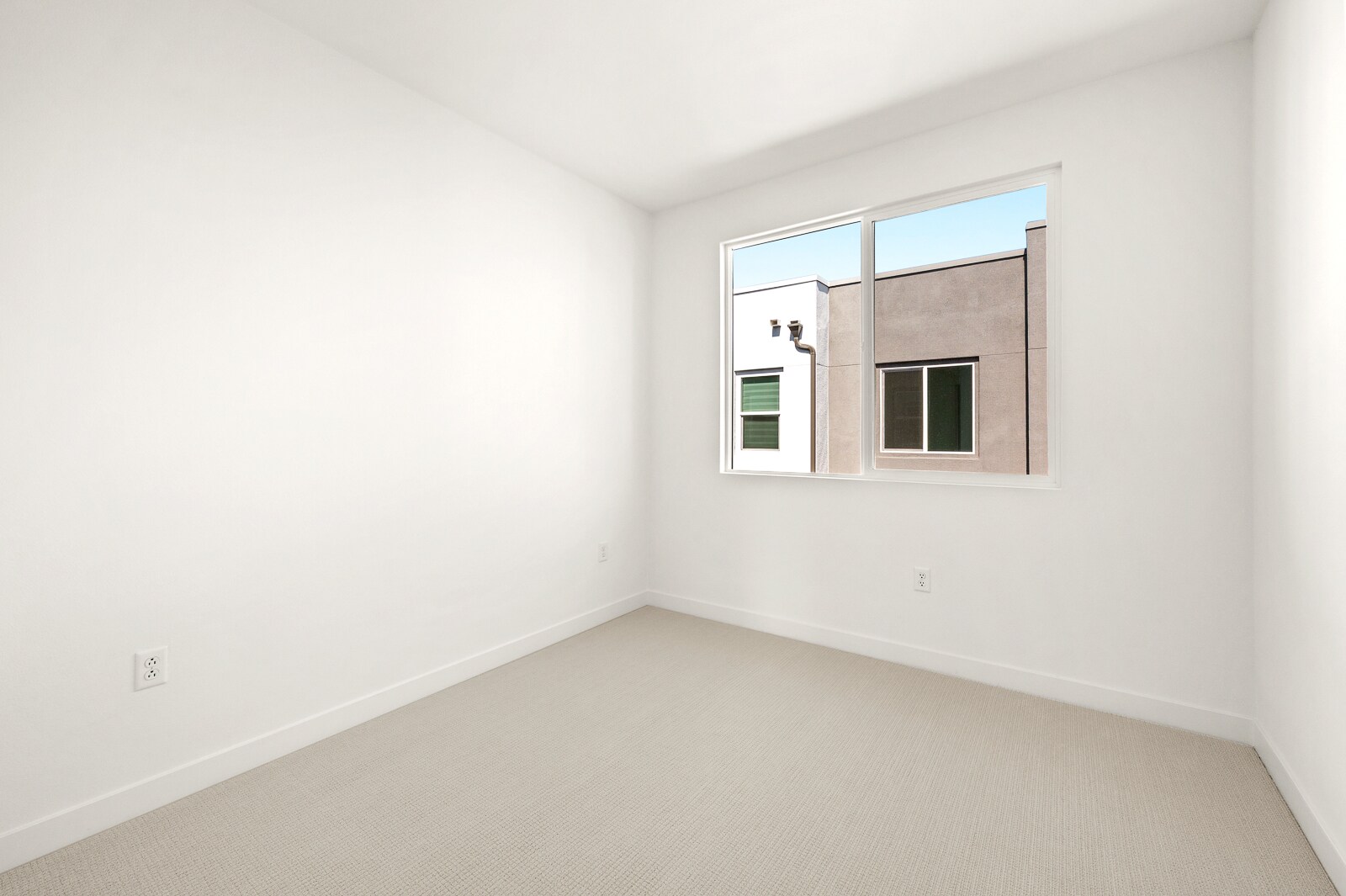 Building Photo - 609 S Lyon St