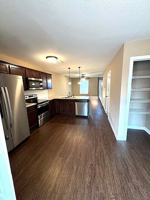 Building Photo - 98 Holland Dr.