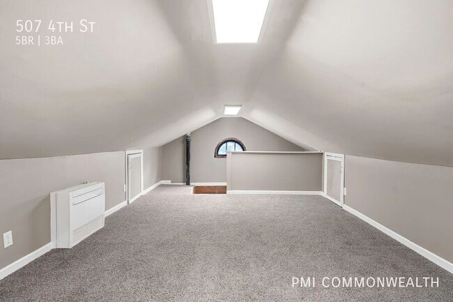 Building Photo - 507 4th St